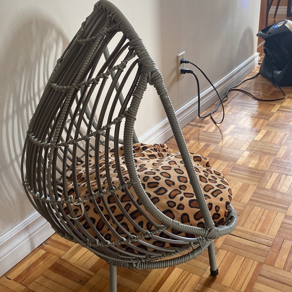 Pet accessory, sage green colour cushion not included - Picture 4 of 5